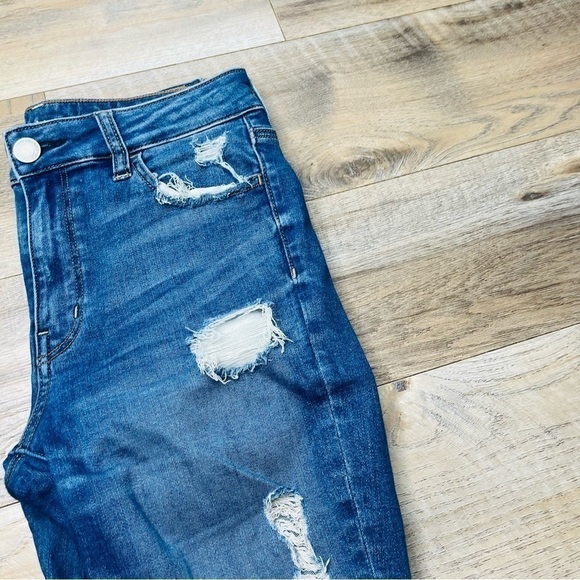 AMERICAN Eagle Destructed High Rise Jegging with Next Level Stretch Medium Wash - Picture 4 of 13